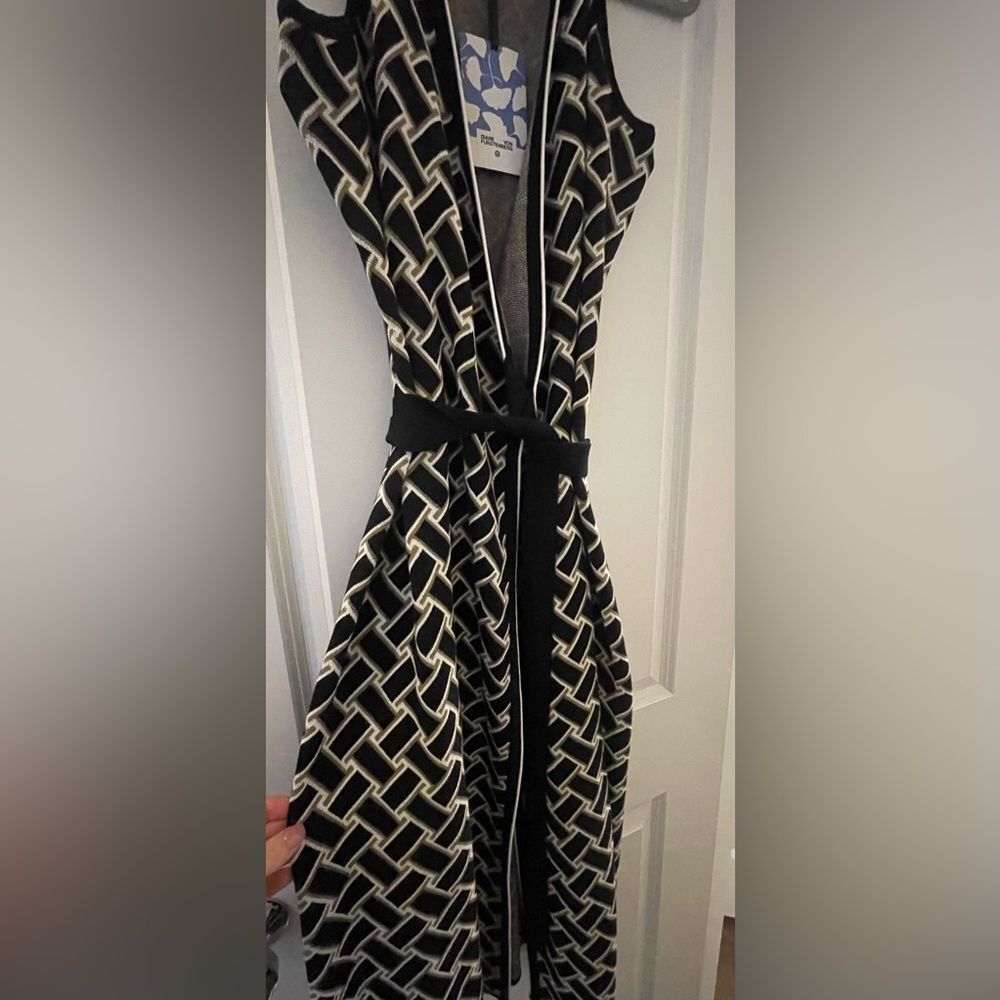 Diane Von Furstenberg Black, Cream and Tan Patterned Wrap Sweater Dress - M - Picture 2 of 4